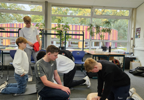 Reanimatie-onderwijs op Groevenbeek Putten