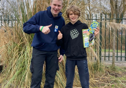 Anne Fleur en Micha winnen de open-huisprijs voor het mooiste minionderzoek