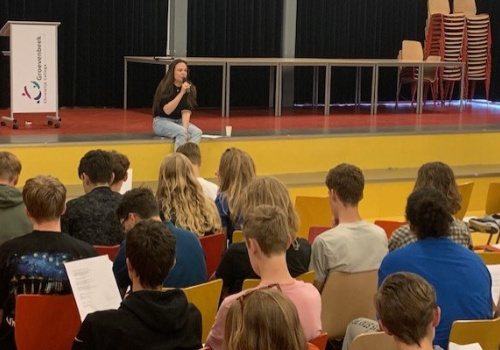 Dichteres Ellen Deckwitz bezoekt Groevenbeek