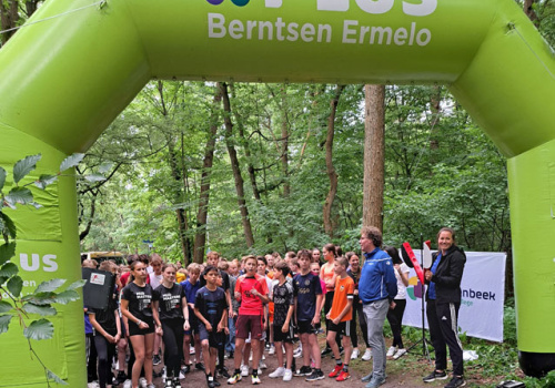 Leerlingen Groevenbeek lopen vijf kilometer van HME