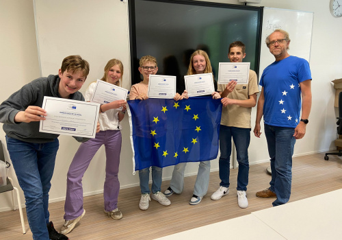Leerlingen ontvangen certificaat Junior Ambassadors van de Europese Unie
