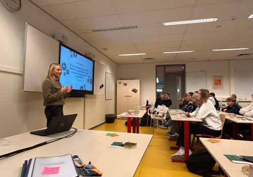 Afsluitende presentaties profielwerkstukken door leerlingen atheneum 6